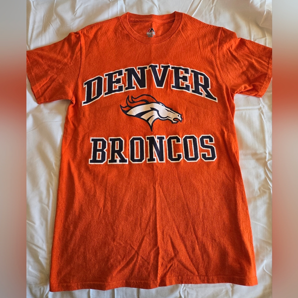 Orange Denver Broncos T-Shirt Womens, Small